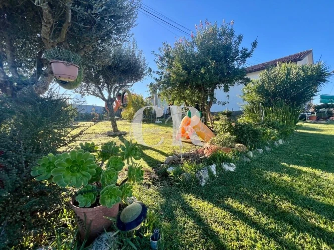 Moradia T4 para Venda em Arega Foto 3