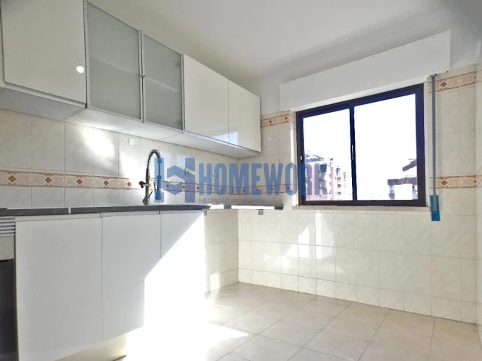 Apartamento T2 para Venda em Algueirão-Mem Martins Foto 2