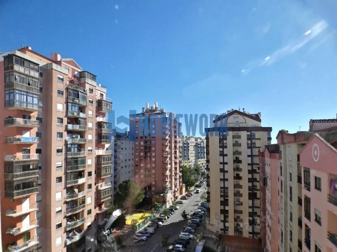 Apartamento T2 para Venda em Algueirão-Mem Martins Foto 3