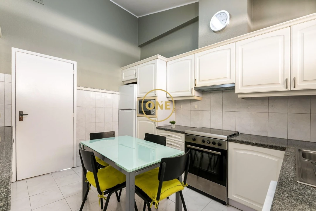 Moradia T4 para Venda em Funchal (Santa Luzia) Foto 9