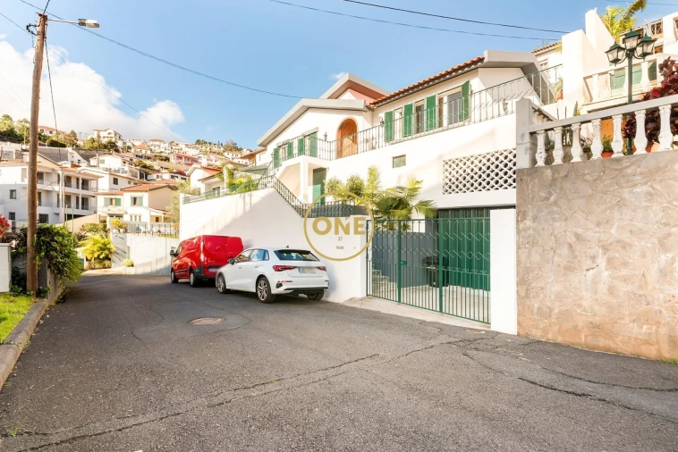 Moradia T4 para Venda em Funchal (Santa Luzia)