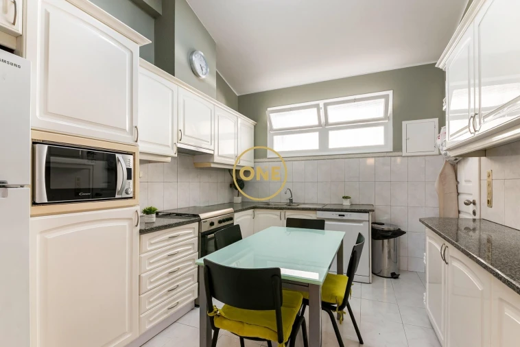 Moradia T4 para Venda em Funchal (Santa Luzia) Foto 8