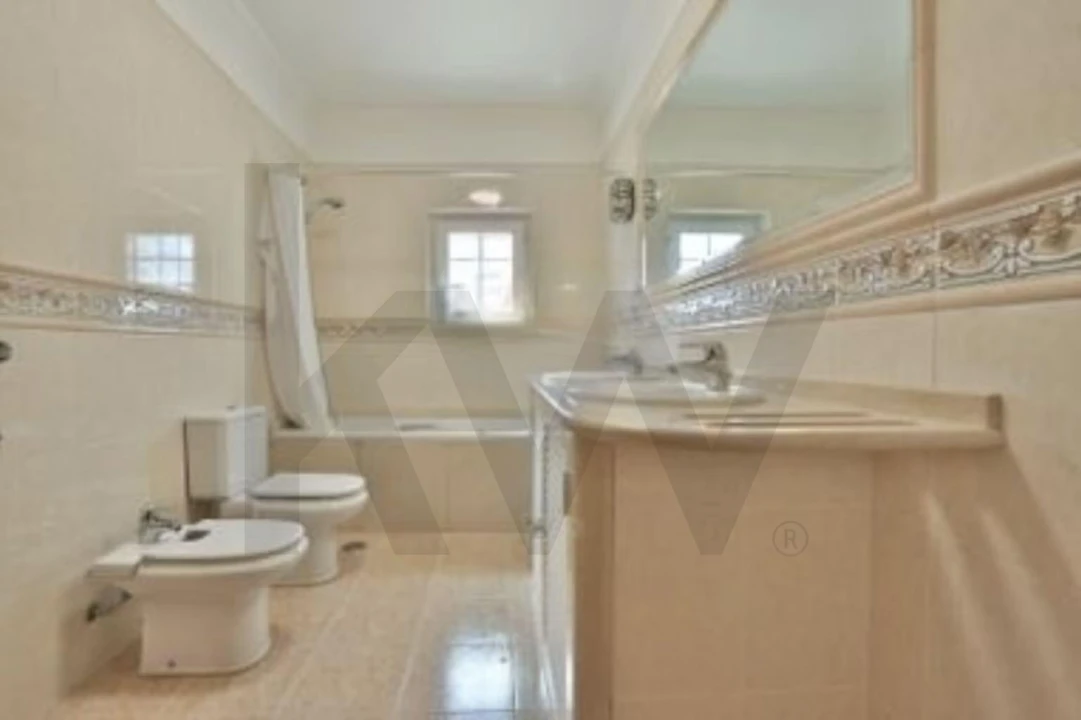 Moradia T4 para Arrendamento em Alcabideche Foto 39