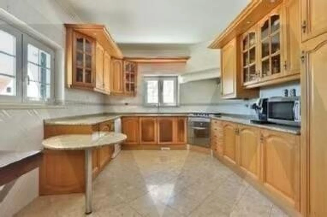 Moradia T4 para Arrendamento em Alcabideche Foto 25