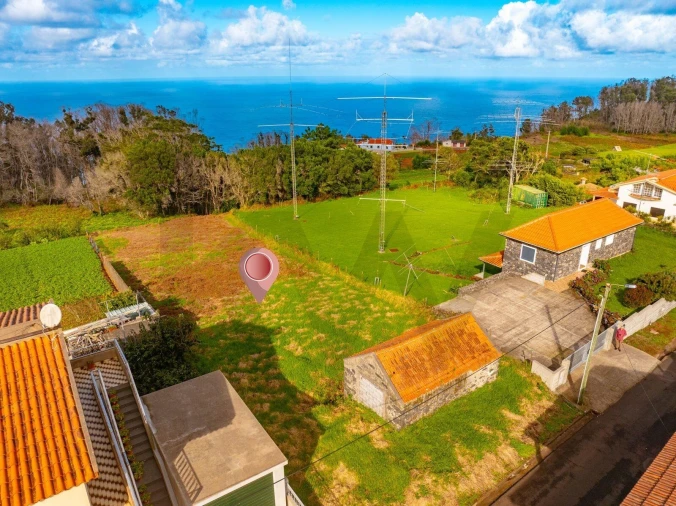 Terreno para Venda em Porto Moniz Foto 5