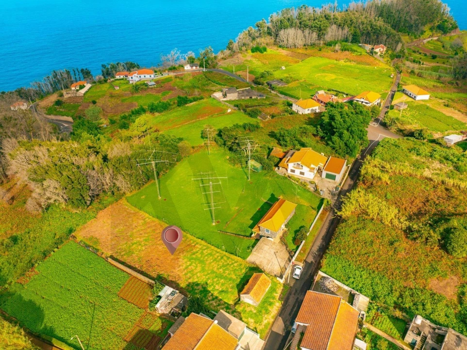 Terreno para Venda em Porto Moniz Foto 6