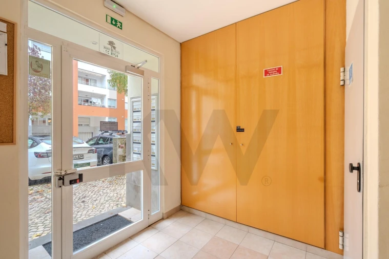 Apartamento T3 para Venda em São Domingos de Rana Foto 4