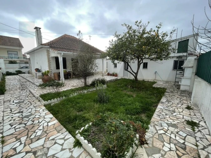 Moradia T2 para Venda em Quinta do Conde Foto 3