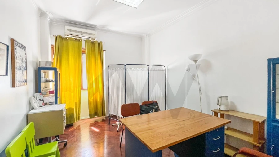 Apartamento T2 para Venda em Carnide Foto 3