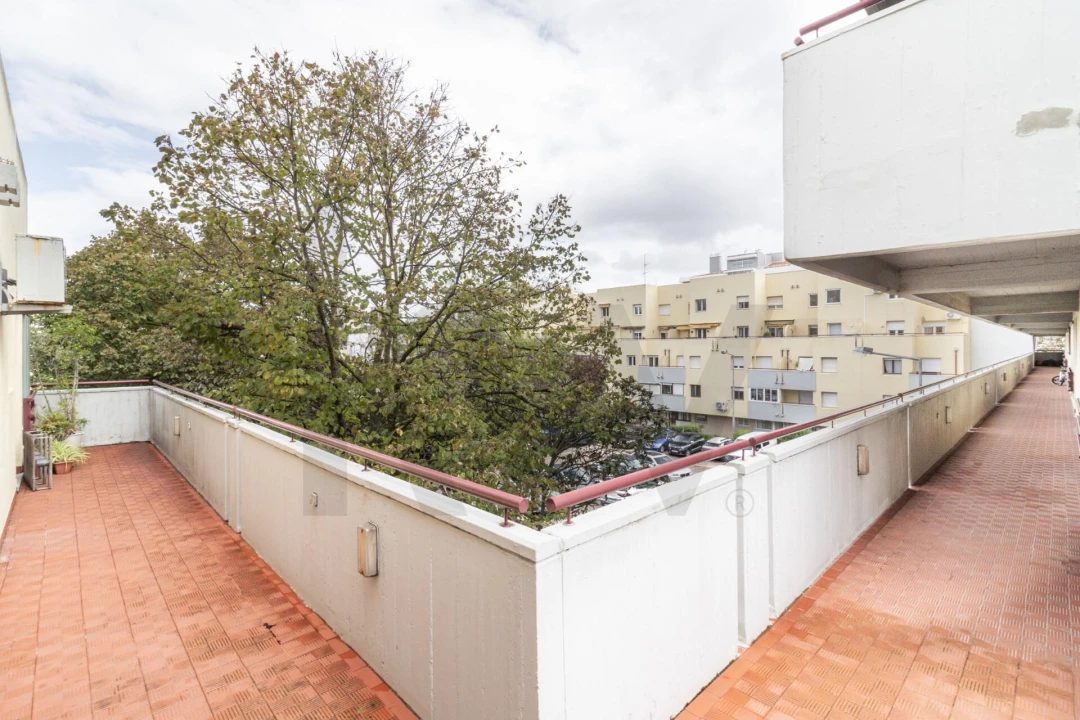 Apartamento T2 para Arrendamento em Lumiar Foto 6