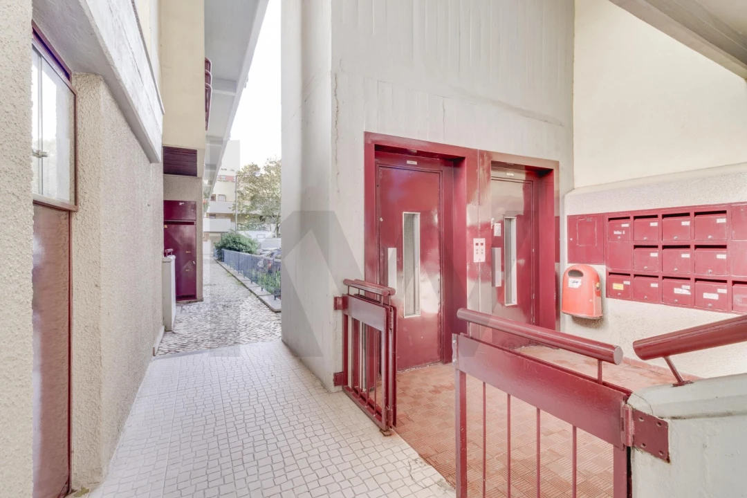 Apartamento T2 para Arrendamento em Lumiar Foto 3