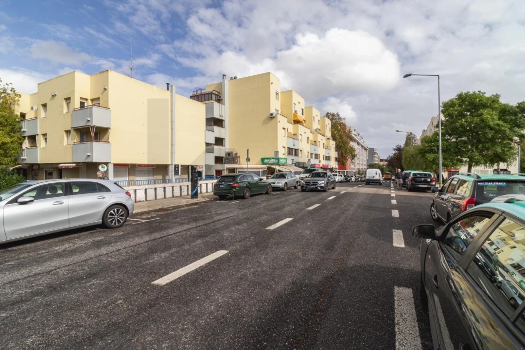 Apartamento T2 para Arrendamento em Lumiar Foto 2