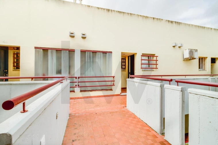 Apartamento T2 para Arrendamento em Lumiar Foto 3