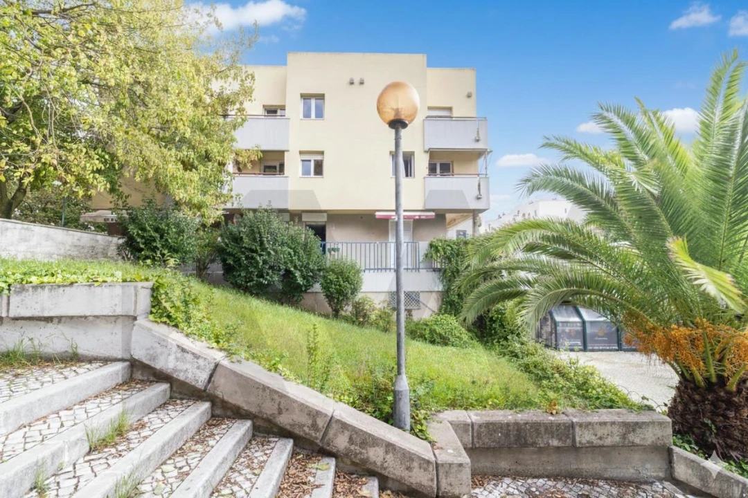 Apartamento T2 para Arrendamento em Lumiar Foto 1