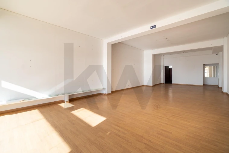 Loja para Venda em Quarteira Foto 7