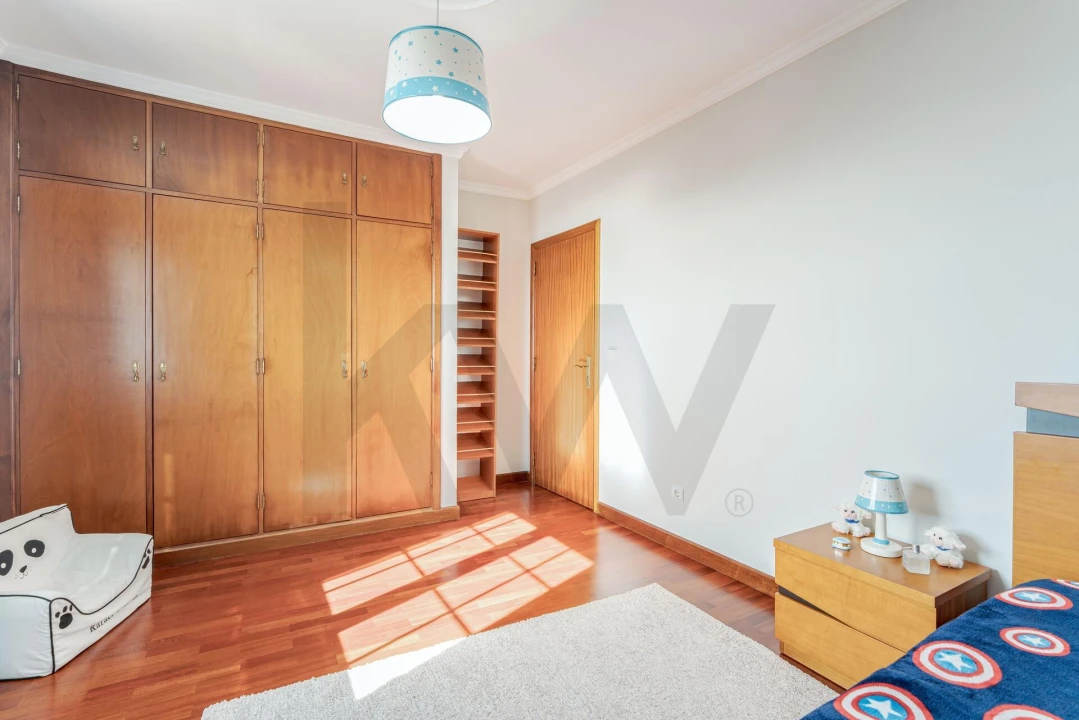 Moradia T4 para Venda em Estreito de Camara de Lobos Foto 31