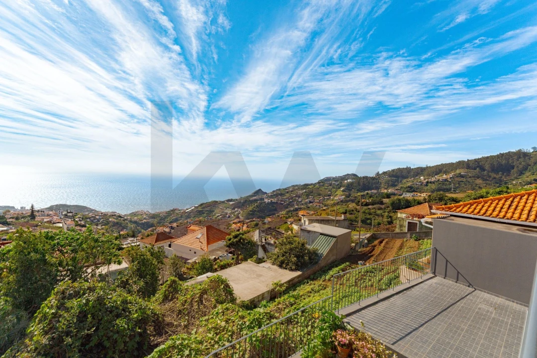 Moradia T4 para Venda em Estreito de Camara de Lobos Foto 83