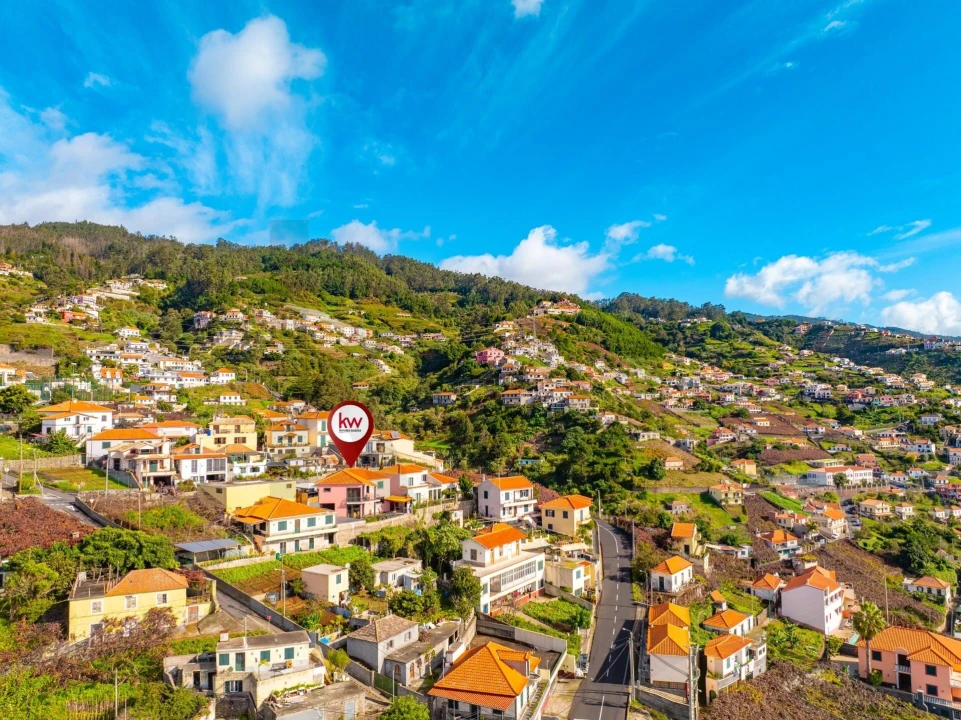 Moradia T4 para Venda em Estreito de Camara de Lobos Foto 76