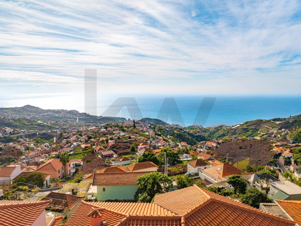 Moradia T4 para Venda em Estreito de Camara de Lobos Foto 77