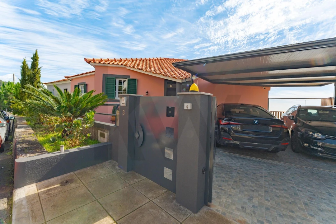 Moradia T4 para Venda em Estreito de Camara de Lobos Foto 62