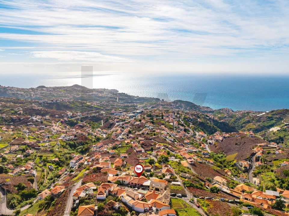 Moradia T4 para Venda em Estreito de Camara de Lobos Foto 75