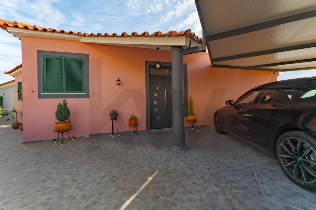 Moradia T4 para Venda em Estreito de Camara de Lobos Foto 63