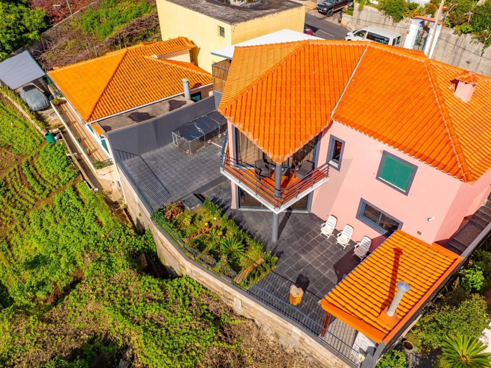 Moradia T4 para Venda em Estreito de Camara de Lobos Foto 3