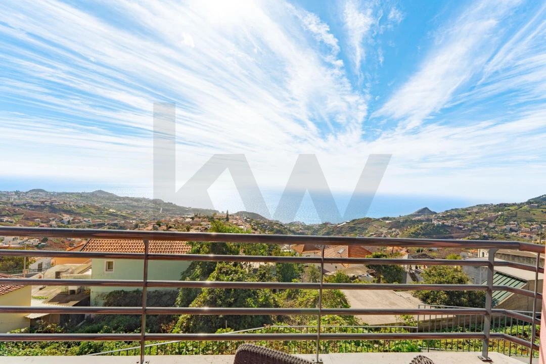 Moradia T4 para Venda em Estreito de Camara de Lobos Foto 48