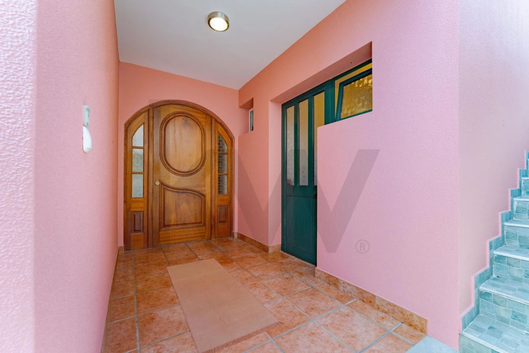 Moradia T4 para Venda em Estreito de Camara de Lobos Foto 38