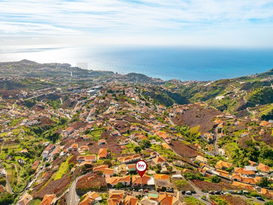 Moradia T4 para Venda em Estreito de Camara de Lobos Foto 73