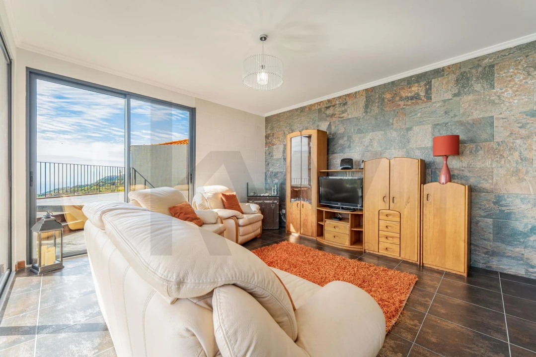 Moradia T4 para Venda em Estreito de Camara de Lobos Foto 8