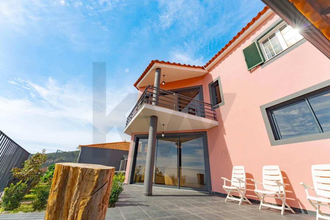 Moradia T4 para Venda em Estreito de Camara de Lobos Foto 42