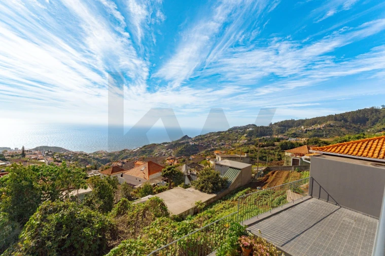 Moradia T4 para Venda em Estreito de Camara de Lobos Foto 83