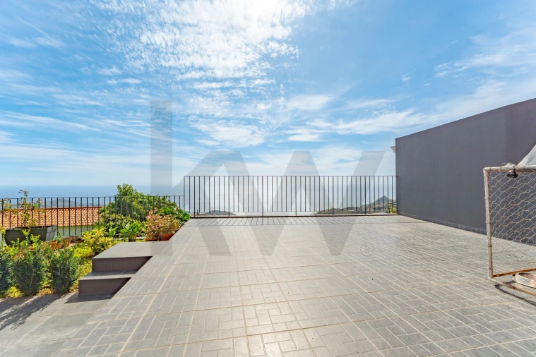 Moradia T4 para Venda em Estreito de Camara de Lobos Foto 13