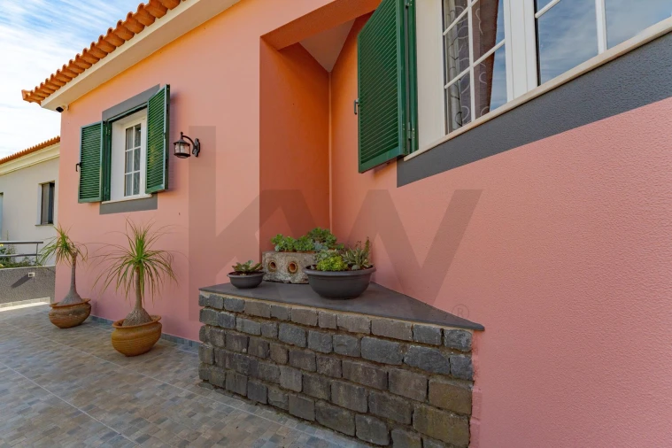 Moradia T4 para Venda em Estreito de Camara de Lobos Foto 58