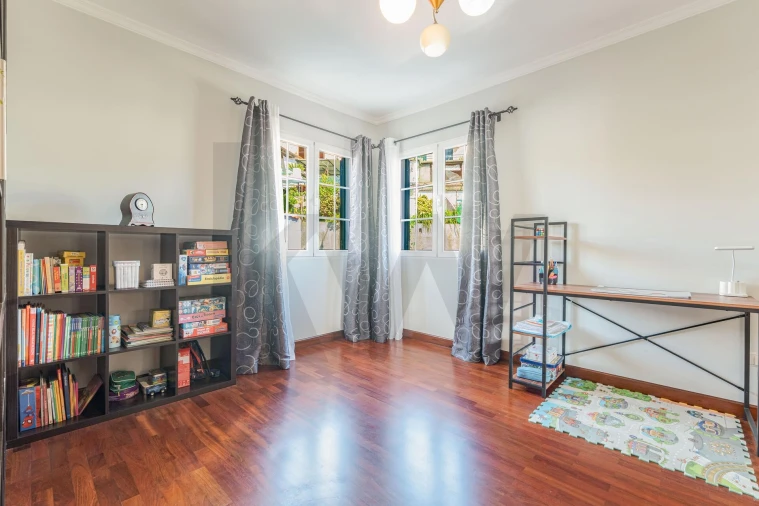 Moradia T4 para Venda em Estreito de Camara de Lobos Foto 34