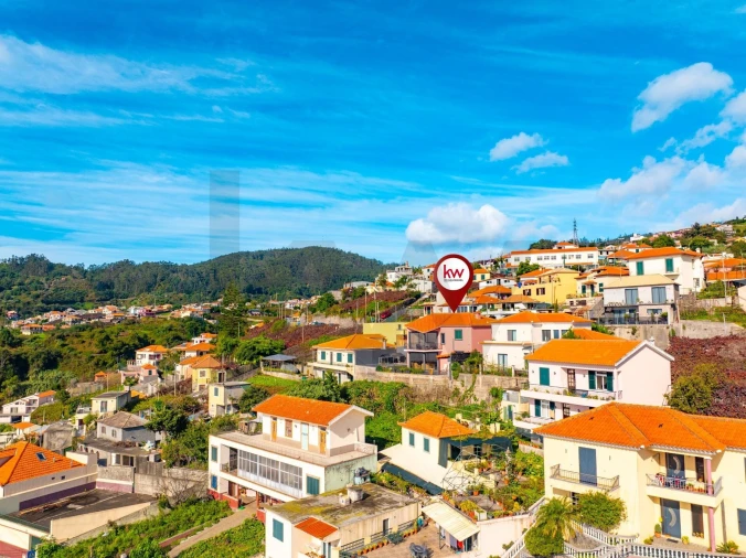 Moradia T4 para Venda em Estreito de Camara de Lobos Foto 72