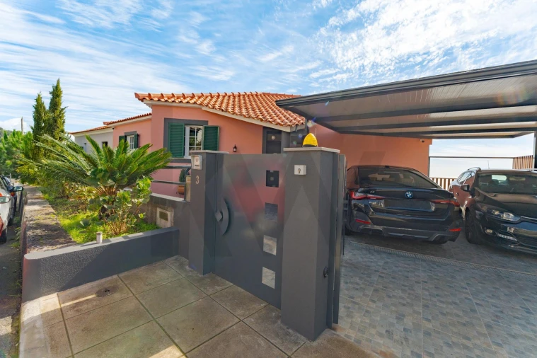 Moradia T4 para Venda em Estreito de Camara de Lobos Foto 62