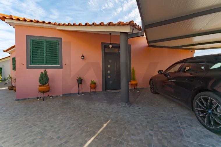 Moradia T4 para Venda em Estreito de Camara de Lobos Foto 63