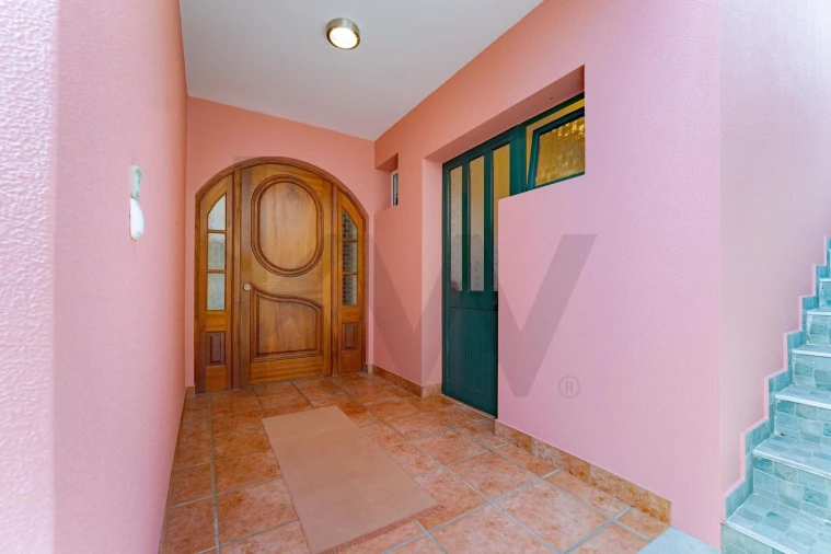 Moradia T4 para Venda em Estreito de Camara de Lobos Foto 38