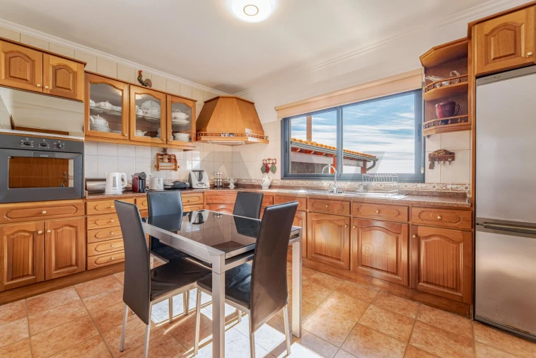 Moradia T4 para Venda em Estreito de Camara de Lobos Foto 15