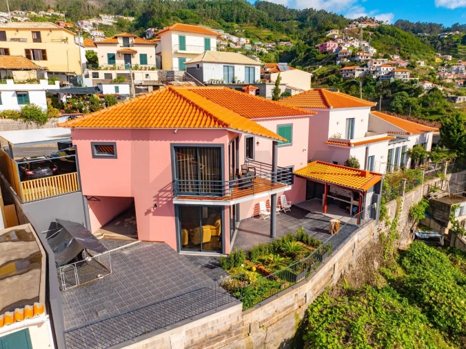 Moradia T4 para Venda em Estreito de Camara de Lobos Foto 68