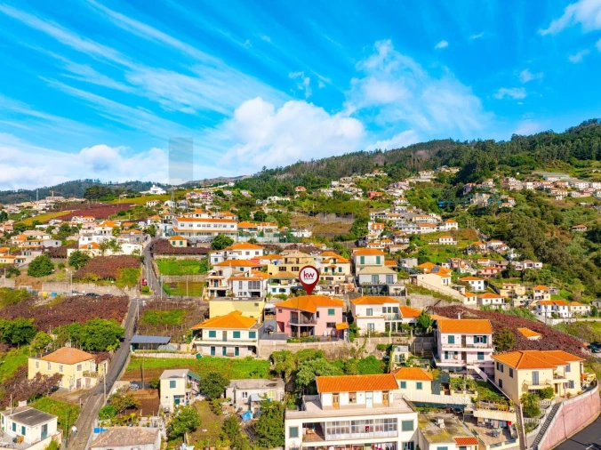 Moradia T4 para Venda em Estreito de Camara de Lobos Foto 69