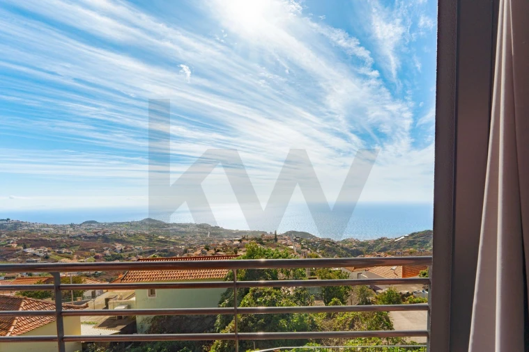 Moradia T4 para Venda em Estreito de Camara de Lobos Foto 49