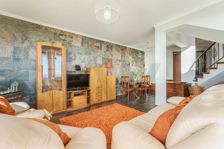 Moradia T4 para Venda em Estreito de Camara de Lobos Foto 7