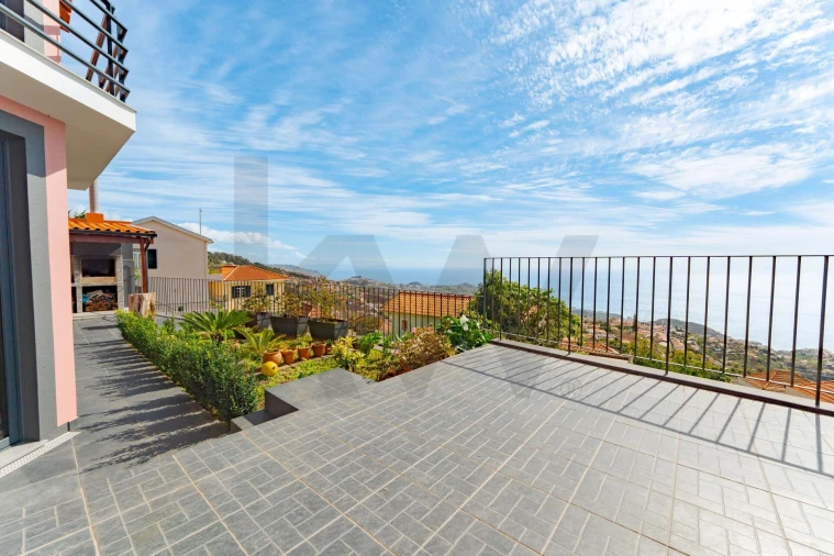 Moradia T4 para Venda em Estreito de Camara de Lobos Foto 14