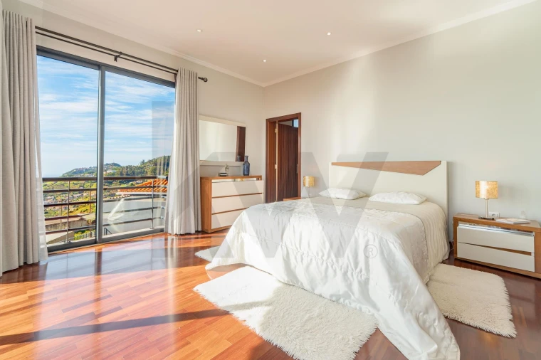 Moradia T4 para Venda em Estreito de Camara de Lobos Foto 23