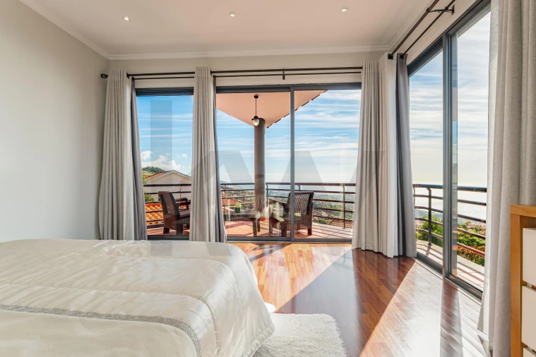 Moradia T4 para Venda em Estreito de Camara de Lobos Foto 21