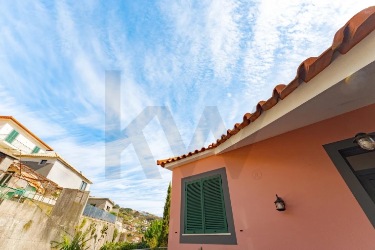 Moradia T4 para Venda em Estreito de Camara de Lobos Foto 64