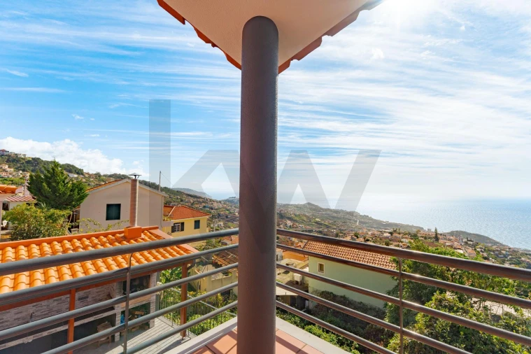 Moradia T4 para Venda em Estreito de Camara de Lobos Foto 47